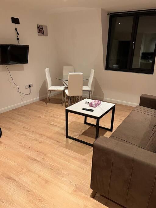 010- Lovely One Bedroom In Ealing F6 Εξωτερικό φωτογραφία